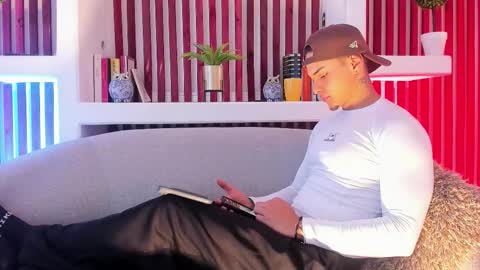 Snapshot of ryangreys01 chatting on October 10, 3:27 am Ryan online show from October 10, 3:27 am