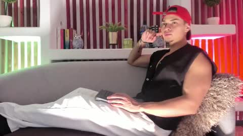 Snapshot of ryangreys01 chatting on October 17, 3:10 am Ryan online show from October 17, 3:10 am