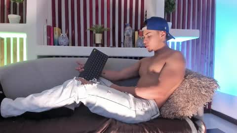 Snapshot of ryangreys01 chatting on November 7, 3:39 am Ryan online show from November 7, 3:39 am