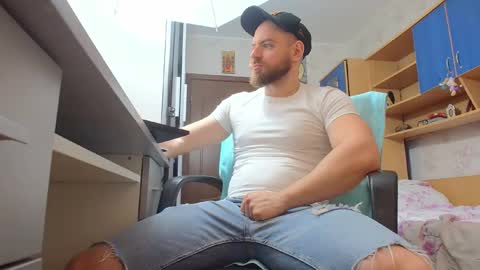 Ryanstone  online show from February 4, 5:35 am