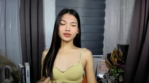 Snapshot of sabrina_maxx chatting on February 9, 10:14 pm Nadine online show from February 9, 10:14 pm