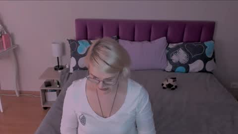 Sabrina MacMarren online show from February 22, 6:30 pm