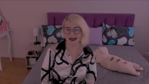 Sabrina MacMarren online show from February 23, 10:17 am