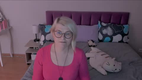 Sabrina MacMarren online show from February 23, 7:07 pm