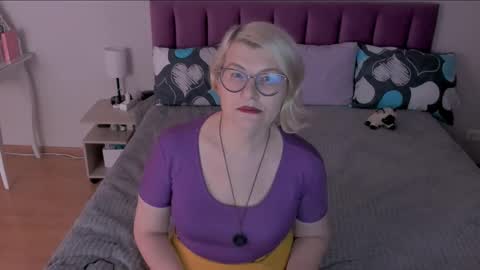 Sabrina MacMarren online show from February 24, 6:36 pm