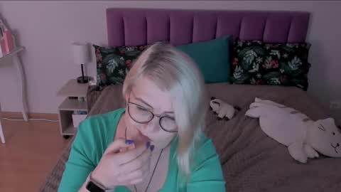 Sabrina MacMarren online show from February 28, 10:06 pm