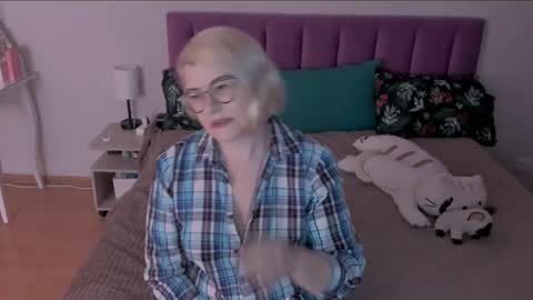 Sabrina MacMarren online show from March 3, 4:24 pm