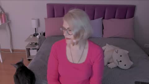 Sabrina MacMarren online show from March 9, 7:15 pm