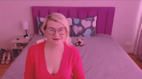 Sabrina MacMarren online show from September 9, 8:03 am