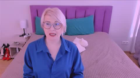 Sabrina MacMarren online show from September 12, 9:31 am