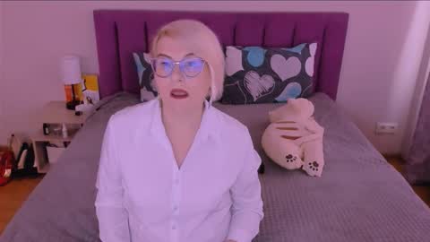 Sabrina MacMarren online show from October 5, 12:25 pm