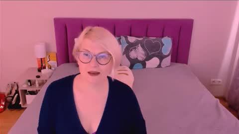 Sabrina MacMarren online show from October 13, 12:05 pm