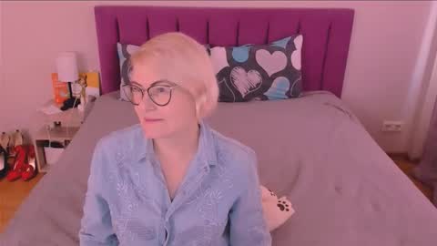 Sabrina MacMarren online show from October 19, 1:12 pm