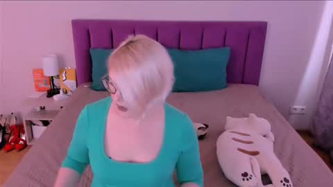 Sabrina MacMarren online show from October 22, 9:31 am