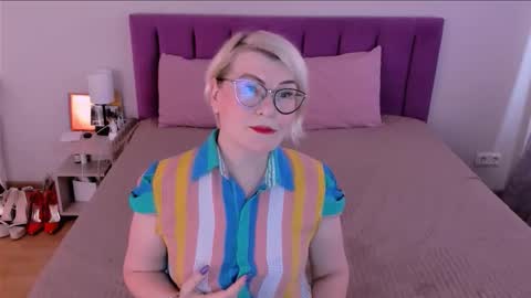 Sabrina MacMarren online show from November 24, 9:42 am