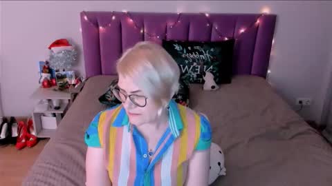 Sabrina MacMarren online show from January 5, 5:27 pm