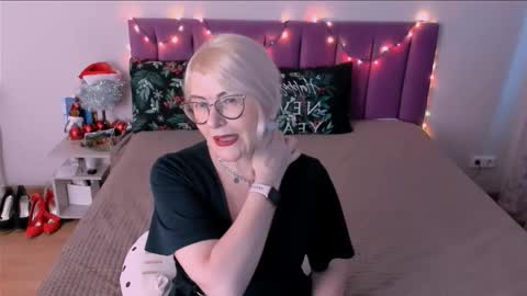 Sabrina MacMarren online show from January 6, 1:04 pm