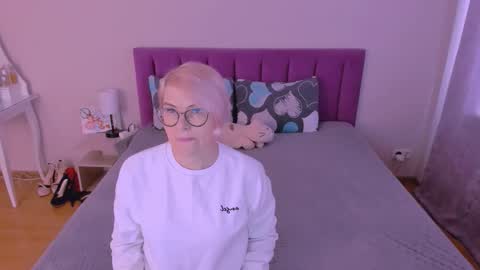 Sabrina MacMarren online show from February 17, 6:43 am