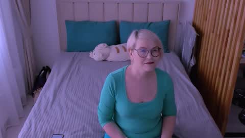 Sabrina MacMarren online show from March 9, 8:18 am