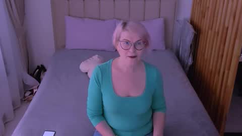 Sabrina MacMarren online show from March 19, 7:45 am