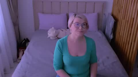 Sabrina MacMarren online show from March 23, 8:07 am