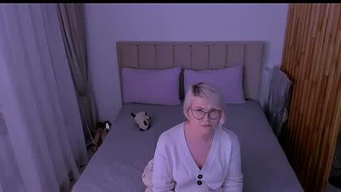 Sabrina MacMarren online show from March 29, 8:20 pm