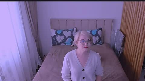 Sabrina MacMarren online show from April 4, 1:30 pm