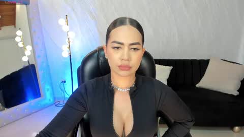 Snapshot of sabrinamontclair chatting on July 7, 8:46 pm Sabrina M online show from July 7, 8:46 pm