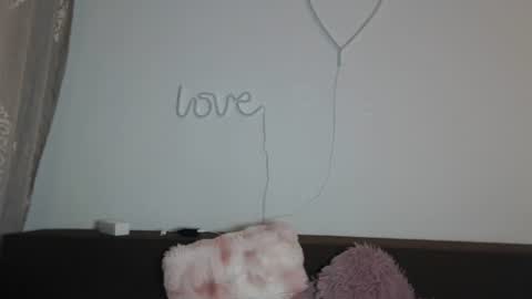 sabrinee__xx_divine online show from June 23, 8:23 am