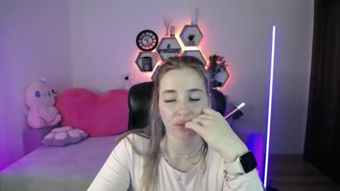 Sabrina Violet online show from April 17, 8:06 am