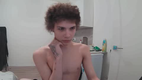 sadvetements online show from March 29, 5:13 pm