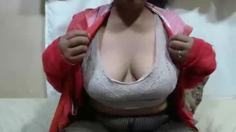 Snapshot of sahobelle chatting on May 21, 3:35 am sahobelle online show from May 21, 3:35 am