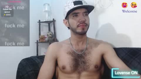 Snapshot of saint_castle chatting on February 18, 9:22 pm Saint Castle online show from February 18, 9:22 pm