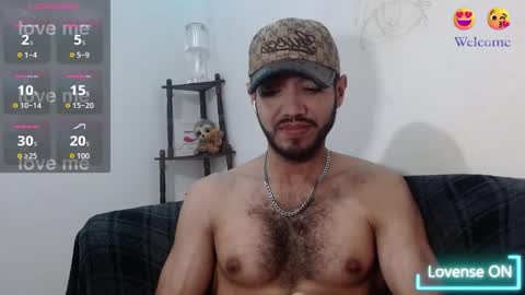 Snapshot of saint_castle chatting on February 23, 3:53 pm Saint Castle online show from February 23, 3:53 pm