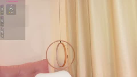 Snapshot of sally_azmani_ chatting on June 22, 12:35 pm Silvia online show from June 22, 12:35 pm