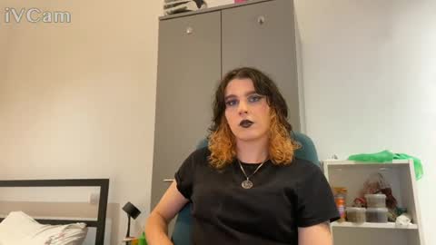 Sally Vae online show from July 11, 8:55 pm