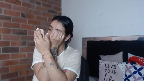   online show from November 25, 2:06 pm