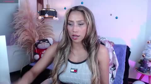 Snapshot of salome_drasin chatting on December 22, 8:39 pm salome_drasin online show from December 22, 8:39 pm