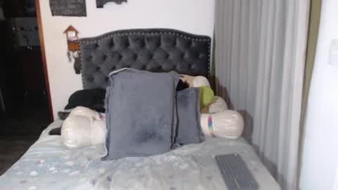 yenny online show from April 17, 5:21 am