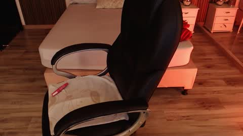 SAM MANSON online show from March 6, 12:12 pm