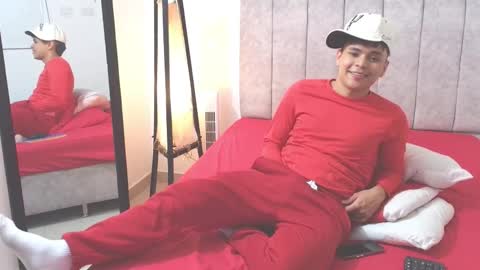 Snapshot of sam_tnt9 chatting on February 25, 2:32 am sam_tnt9 online show from February 25, 2:32 am