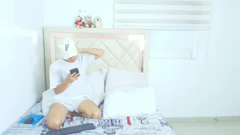 sam_tnt9 online show from June 9, 3:40 am