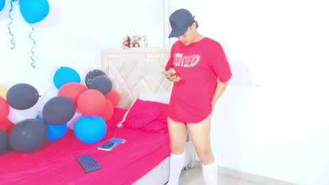 sam_tnt9 online show from June 18, 11:03 am