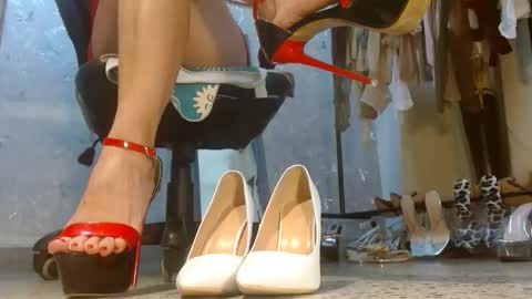 Snapshot of samanta_brownn_ chatting on May 11, 2:45 pm samanta online show from May 11, 2:45 pm