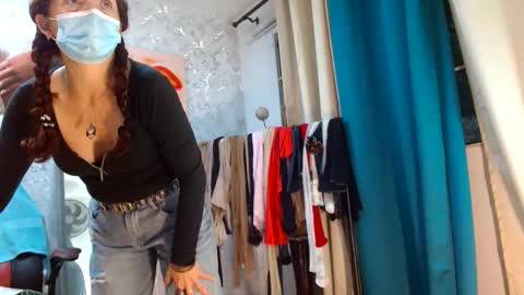 Snapshot of samanta_brownn_ chatting on June 8, 10:59 am samanta online show from June 8, 10:59 am
