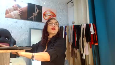 Snapshot of samanta_brownn_ chatting on July 10, 11:24 am samanta online show from July 10, 11:24 am