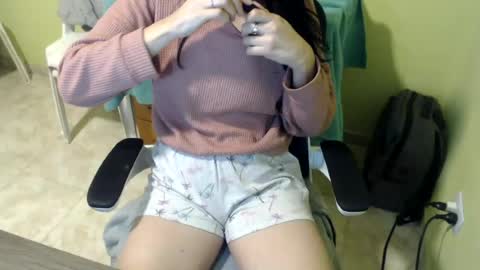 Snapshot of samantha_699 chatting on July 8, 11:58 am samantha_699 online show from July 8, 11:58 am