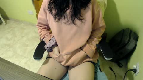 Snapshot of samantha_699 chatting on July 13, 12:08 pm samantha_699 online show from July 13, 12:08 pm