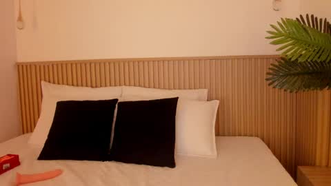 samantha_sra_ online show from June 6, 12:27 am