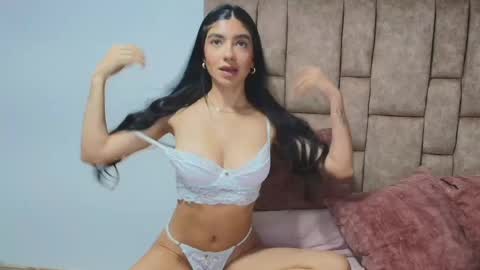 Snapshot of samantha_velvet_ chatting on May 29, 9:02 pm SAMANTHA VELVET online show from May 29, 9:02 pm